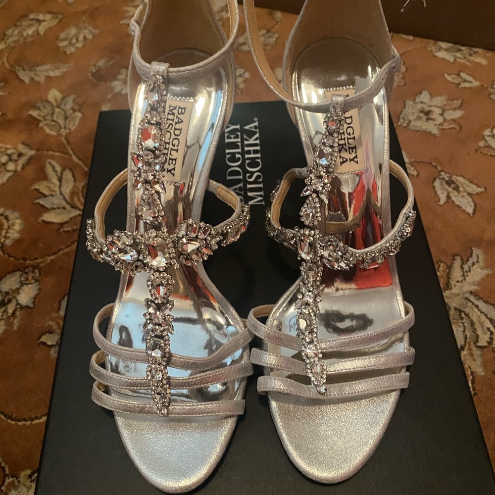 Brand new Badgley Mischka sandals in size 8